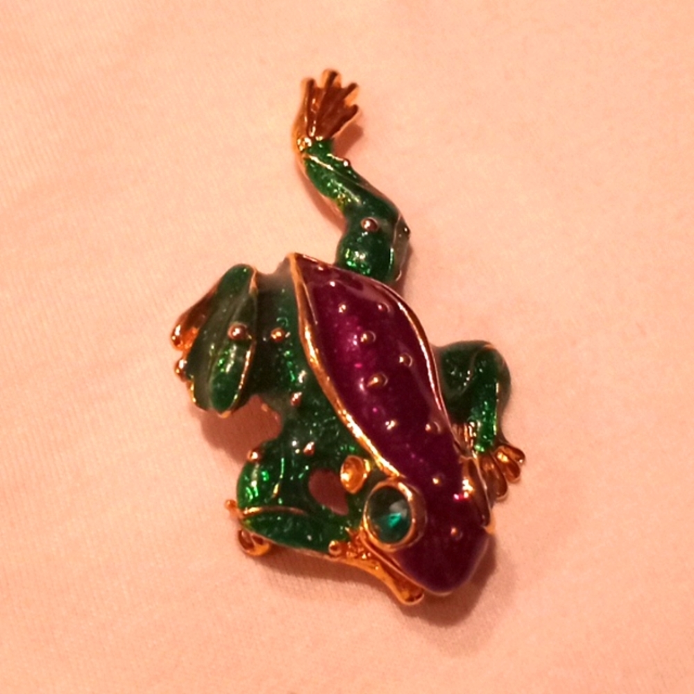 vintage enamel frog pin 3D gold tone rhinestone eyes